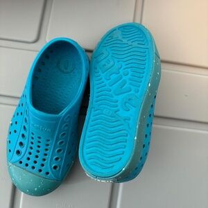 Blue sparkle native kids shoes size C8